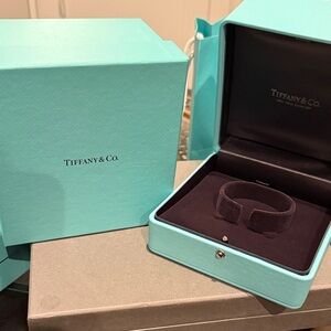 Tiffany & Co. Turquoise Box with Dark Interior, bangle
